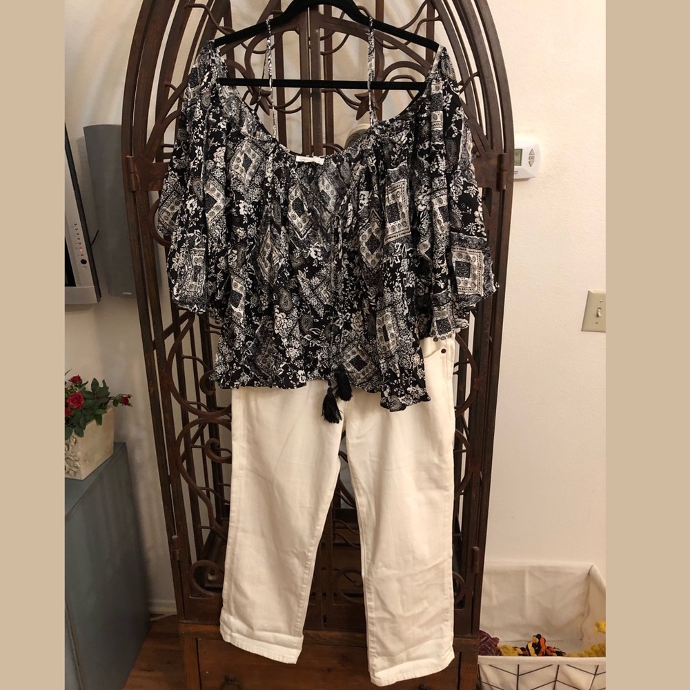White Lucky Brand Capris with Black/ White Blouse